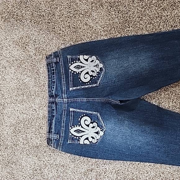 REVOLT SIZE 8 - Picture 6 of 6